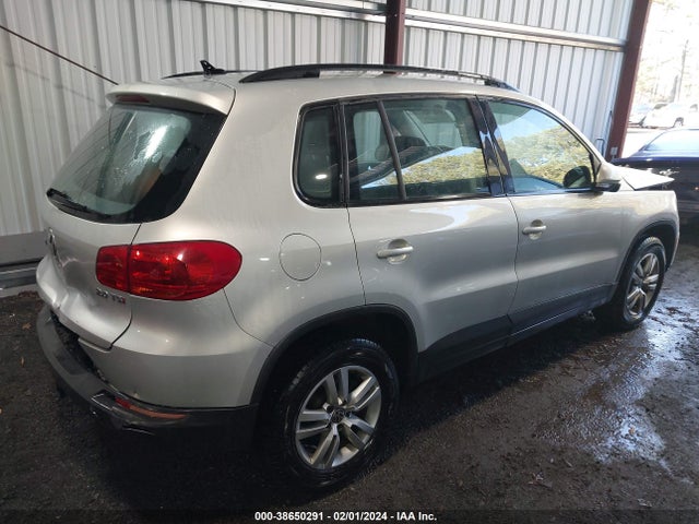 WVGAV7AX1FW569547 Volkswagen TIGUAN S
