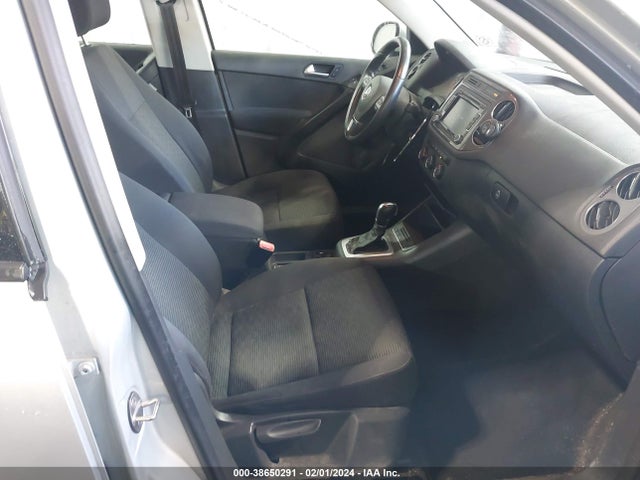 WVGAV7AX1FW569547 Volkswagen TIGUAN S