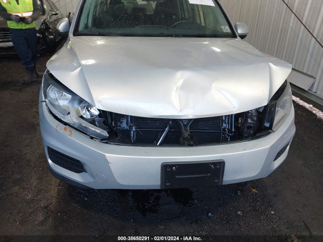 WVGAV7AX1FW569547 Volkswagen TIGUAN S