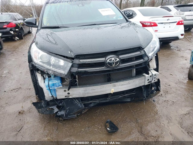 2018 TOYOTA HIGHLANDER SE VIN: 5TDJZRFH0JS864041