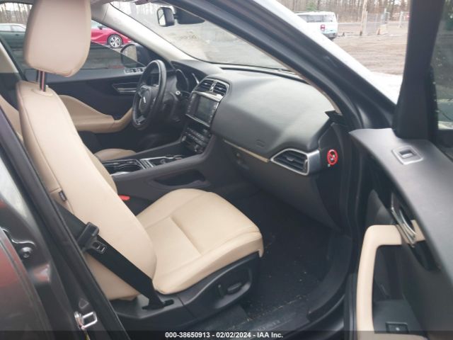 SADCJ2BV4HA881021 Jaguar F-pace 35t Premium