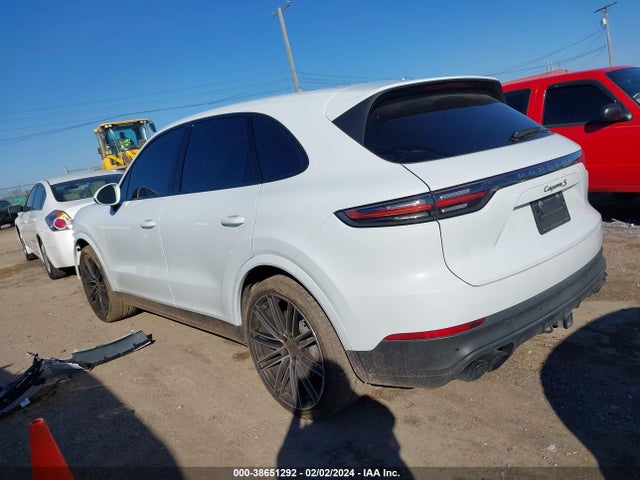 2022 PORSCHE CAYENNE WP1AB2AY5NDA32245 Photo 2
