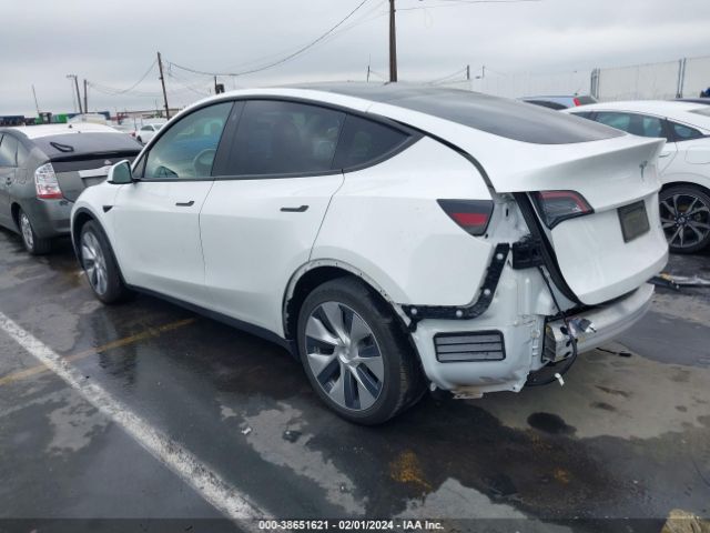 2021 TESLA MODEL Y 5YJYGAEE6MF180326 Photo 2