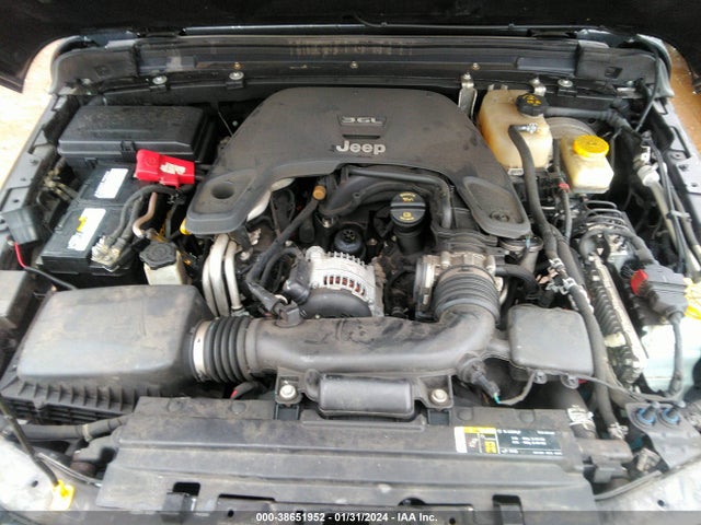 1C4HJXEG1KW552458 Jeep Wrangler Unlimited Sahara 4x4