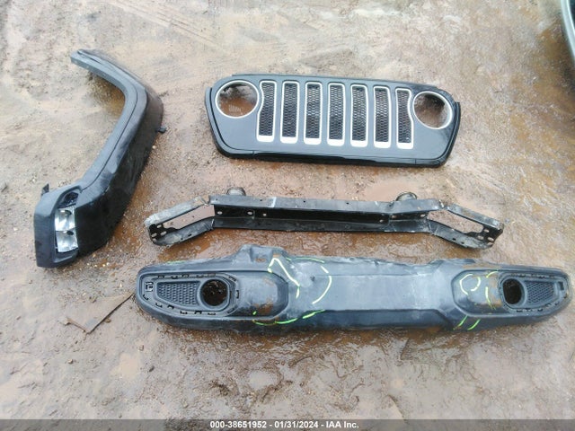 1C4HJXEG1KW552458 Jeep Wrangler Unlimited Sahara 4x4