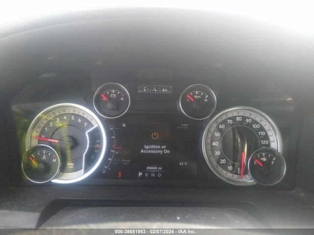 1C6RR7NG6FS555843 RAM 1500 Laramie