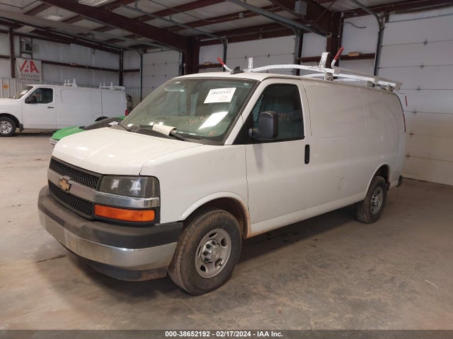 Chevrolet Express 2500 Work Van 2017 1GCWGAFF8H1156641 Image 2
