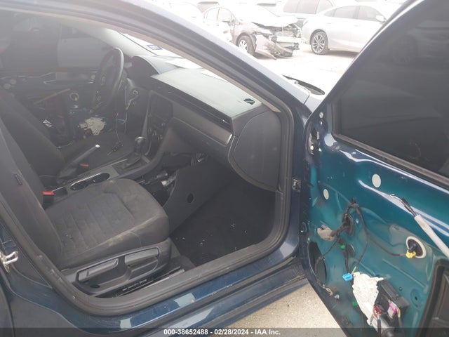 1VWAA7A31MC015403 Volkswagen Passat 2.0t S