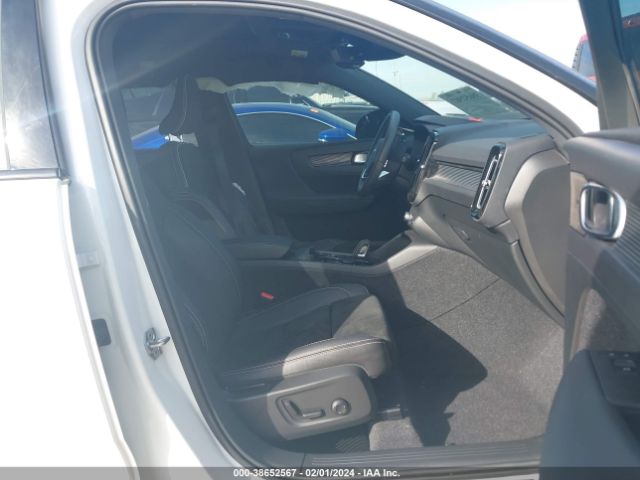 YV4162UM1M2417288 Volvo Xc40 T5 R-design