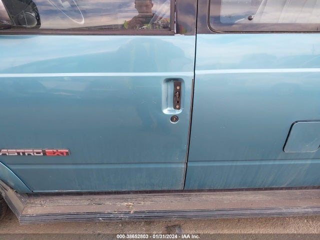 1992 CHEVROLET ASTRO VIN: 1GNDM19Z1NB146228