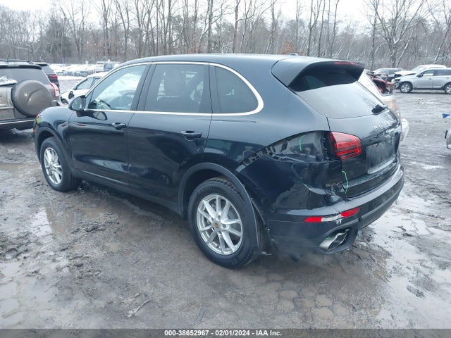 2016 PORSCHE CAYENNE WP1AA2A20GKA08027 Photo 2