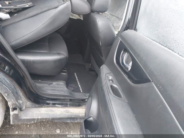 JN8AT2MV6HW264463 Nissan Rogue Sl