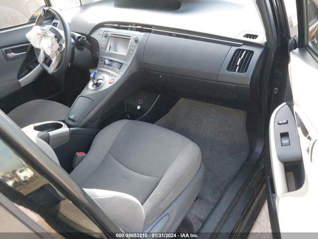 Toyota Prius Three 2015 JTDKN3DU4F1874380 Image 5