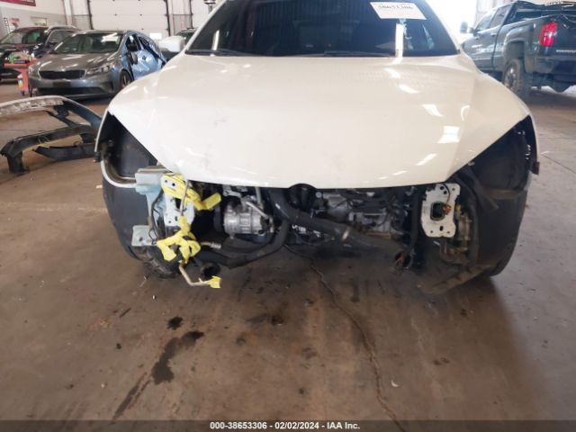 1VWAT7A32FC077602 Volkswagen Passat 1.8t S