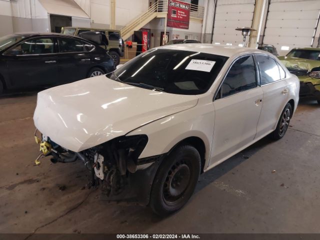 1VWAT7A32FC077602 Volkswagen Passat 1.8t S