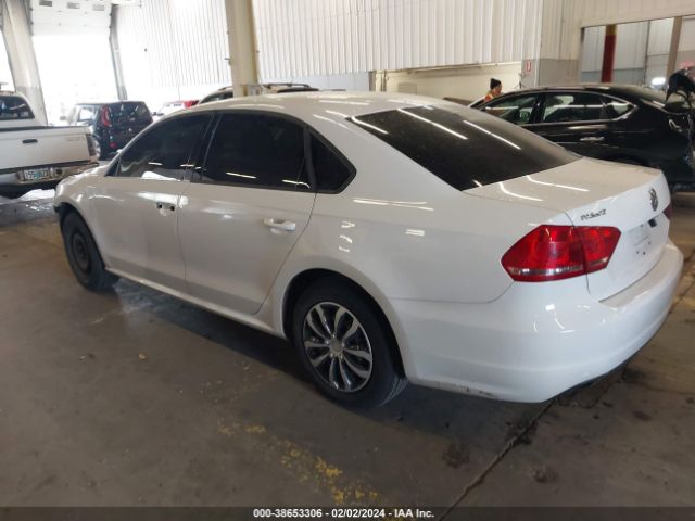 1VWAT7A32FC077602 Volkswagen Passat 1.8t S