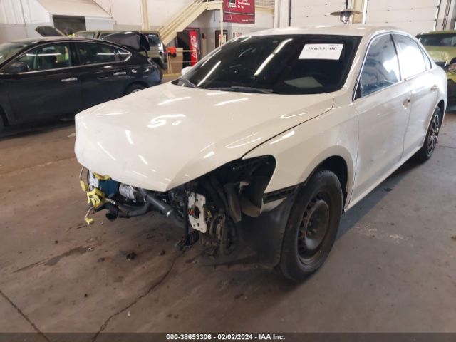1VWAT7A32FC077602 Volkswagen Passat 1.8t S