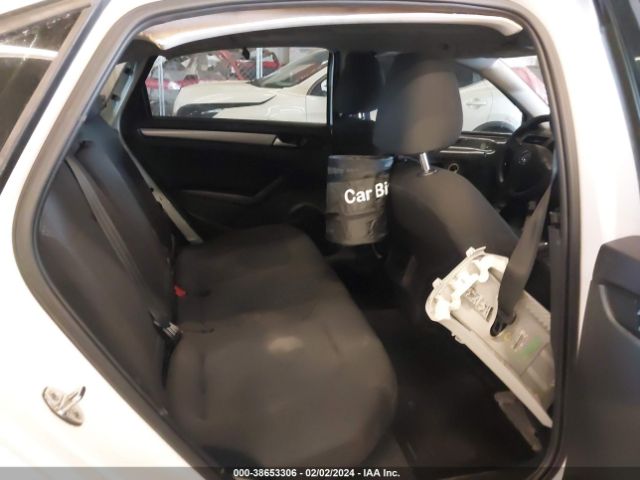 1VWAT7A32FC077602 Volkswagen Passat 1.8t S