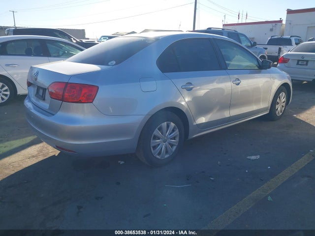 3VW2K7AJXEM288419 Volkswagen Jetta 2.0l S