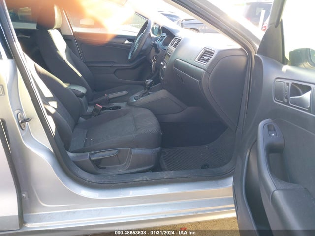3VW2K7AJXEM288419 Volkswagen Jetta 2.0l S