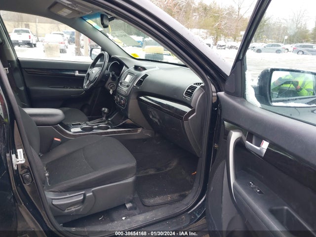 2015 KIA SORENTO LX V6 VIN: 5XYKT4A76FG576942