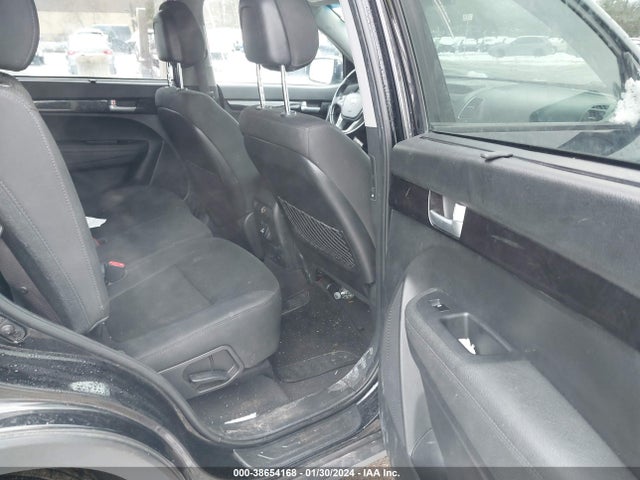 2015 KIA SORENTO LX V6 VIN: 5XYKT4A76FG576942
