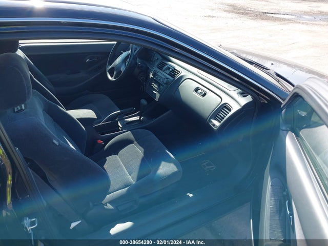 2000 HONDA ACCORD 3.0 LX VIN: 1HGCG2249YA009114