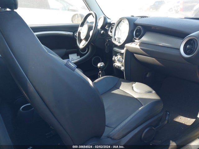 2007 MINI COOPER S WMWMF73597TL85094 Photo 4