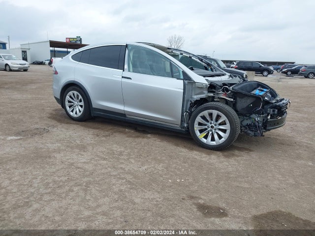 Tesla Model X 60d/70d/75d/90d 2016 5YJXCAE22GF002558 Image 13