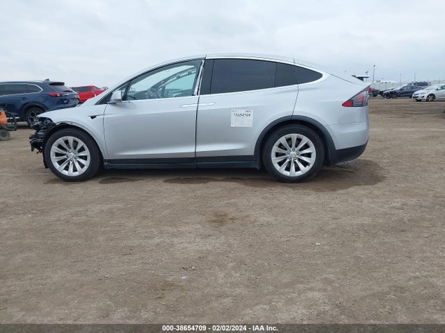 Tesla Model X 60d/70d/75d/90d 2016 5YJXCAE22GF002558 Image 14