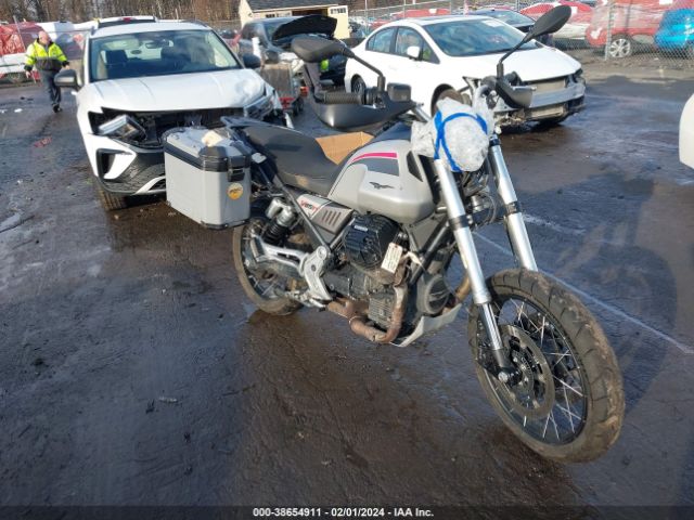 2022 MOTO GUZZI V85 TT ZGUKYUB03NM000318