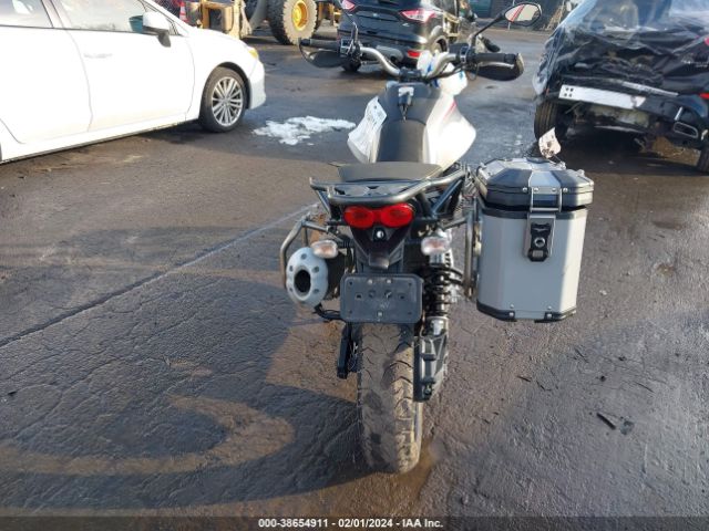 2022 MOTO GUZZI V85 TT ZGUKYUB03NM000318 Photo 5
