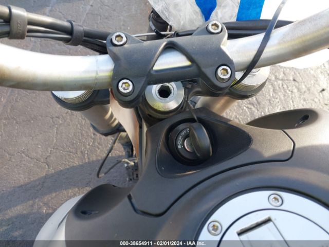 2022 MOTO GUZZI V85 TT ZGUKYUB03NM000318 Photo 6