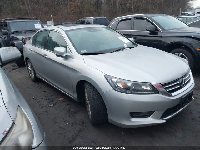 2015 1HGCR2F81FA013937 main image