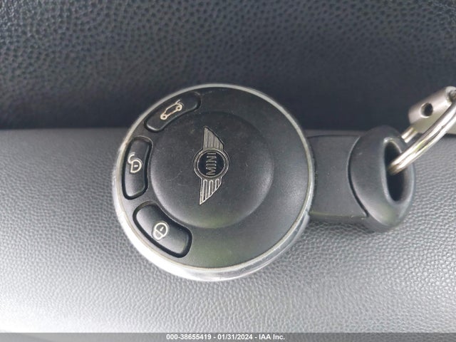 2010 MINI COOPER WMWMF3C50ATU79459 Photo 10