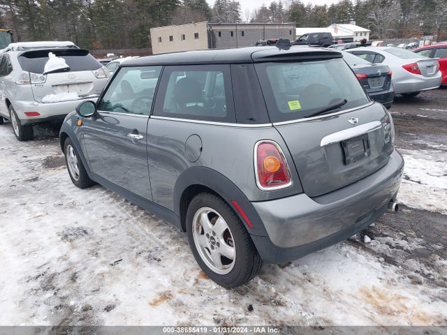 2010 MINI COOPER WMWMF3C50ATU79459 Photo 2
