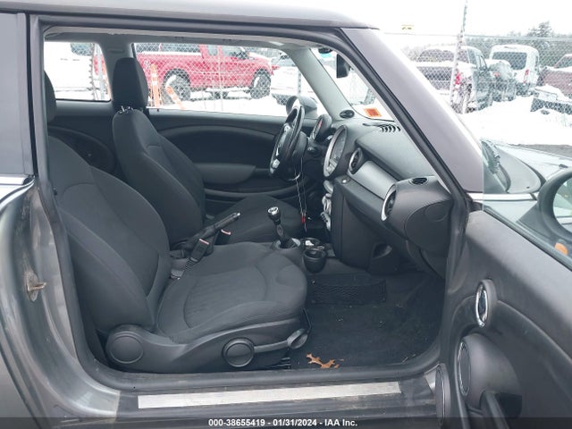 2010 MINI COOPER WMWMF3C50ATU79459 Photo 4