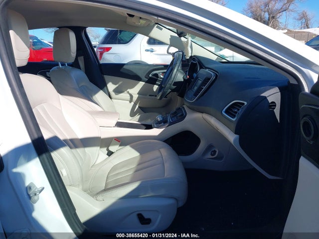 Chrysler 200 C 2015 1C3CCCCB2FN555454 Image 5