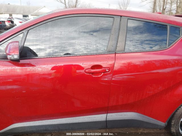 NMTKHMBX7JR053651 Toyota C-hr Xle Premium