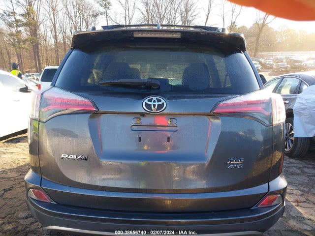 Toyota Rav4 Xle 2018 JTMRFREV8JD248179 Image 17