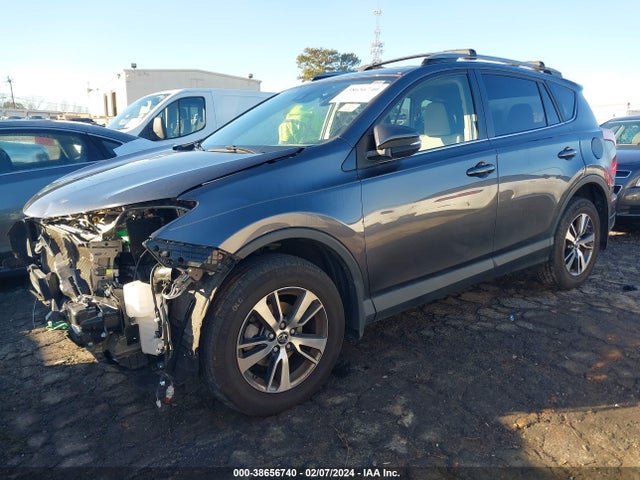 Toyota Rav4 Xle 2018 JTMRFREV8JD248179 Image 2