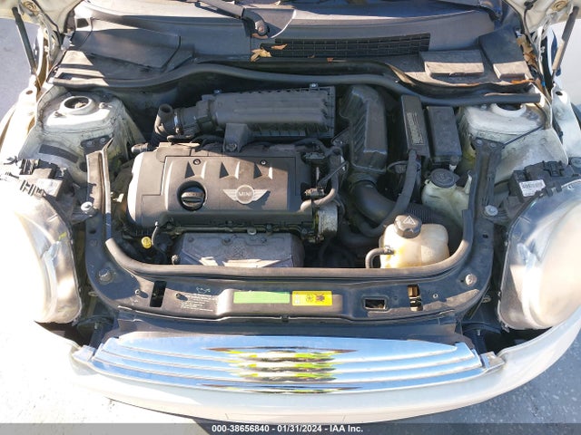 2010 MINI COOPER CLUBMAN WMWML3C54ATX39449 Photo 9