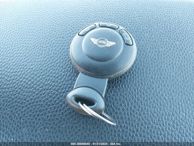 2010 MINI COOPER CLUBMAN WMWML3C54ATX39449 Photo 10