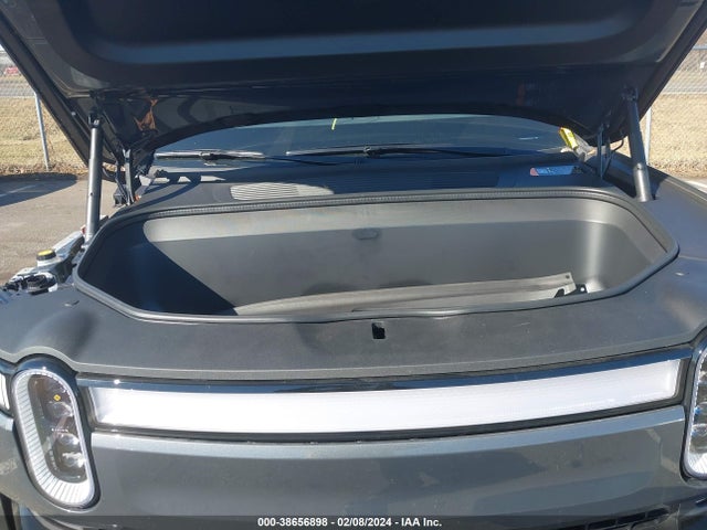Rivian R1s Adventure 2023 7PDSGABA5PN023215 Image 10
