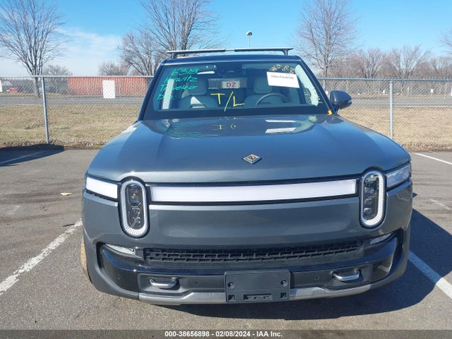 Rivian R1s Adventure 2023 7PDSGABA5PN023215 Image 12
