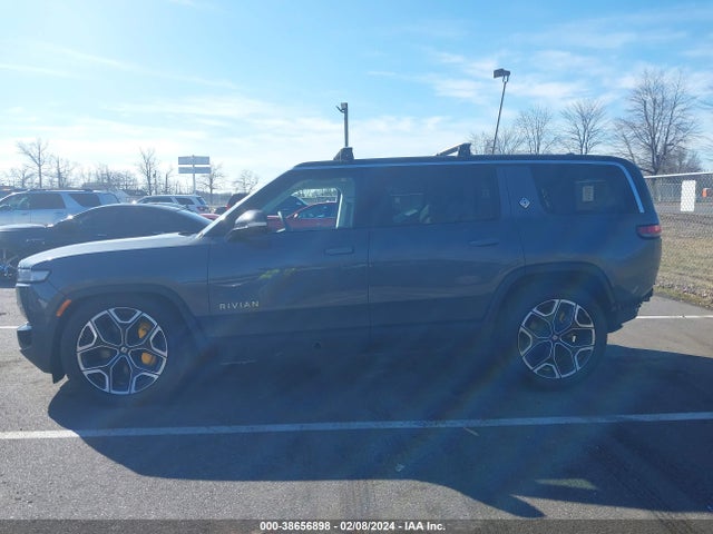 Rivian R1s Adventure 2023 7PDSGABA5PN023215 Image 14
