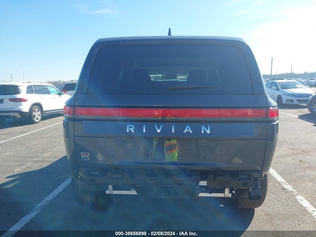 Rivian R1s Adventure 2023 7PDSGABA5PN023215 Image 16