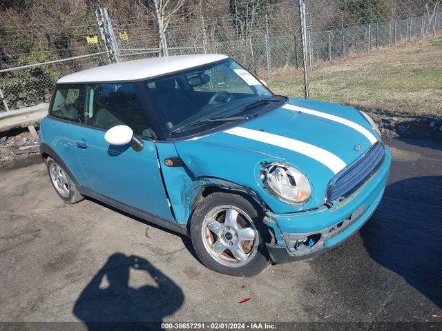 2010 MINI COOPER WMWMF3C50ATU78456 Photo 0