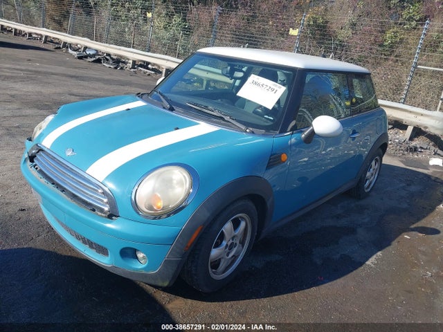 2010 MINI COOPER WMWMF3C50ATU78456 Photo 1