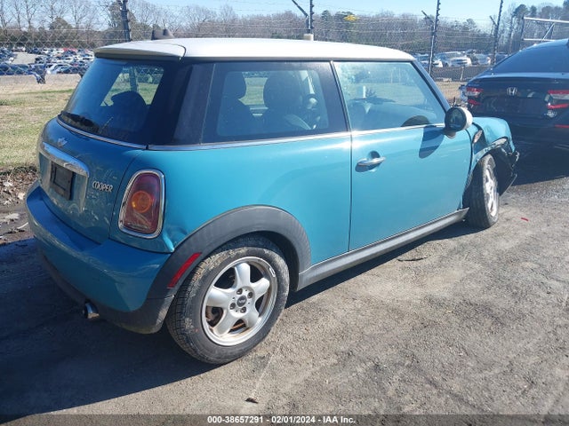 2010 MINI COOPER WMWMF3C50ATU78456 Photo 3